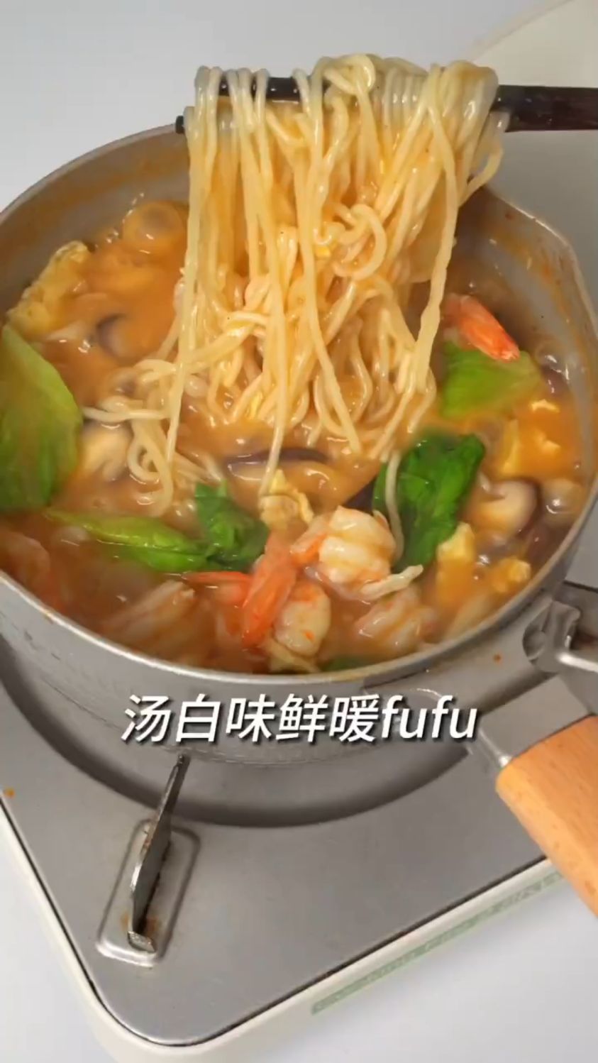菌菇鲜虾面这样做
