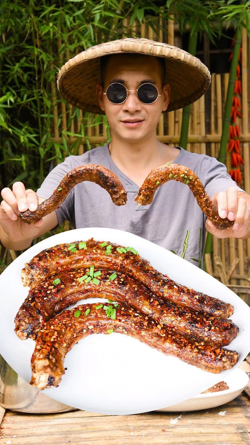 户外功夫烤鸭脖你喜欢吗