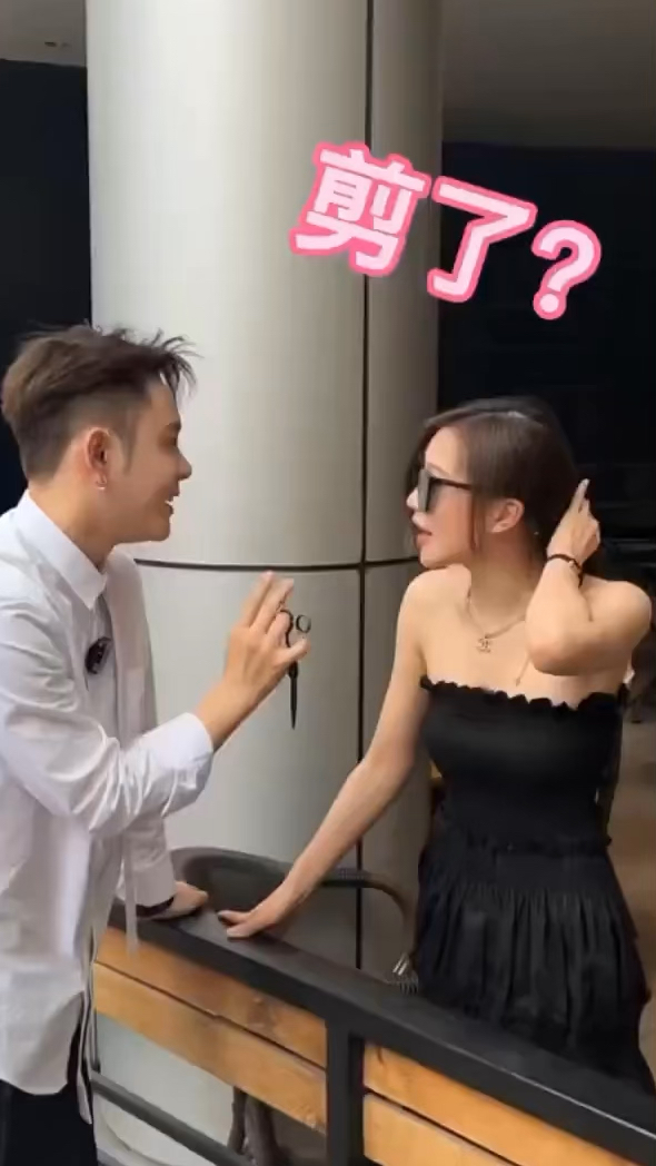 这个女生剪短发真的很好看