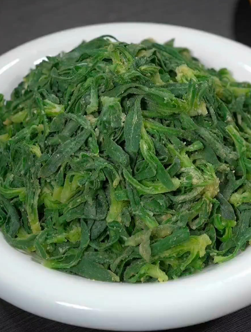 吃野菜的季节,给家人做一盘粉蒸面条菜,一口下去满满的春天味道