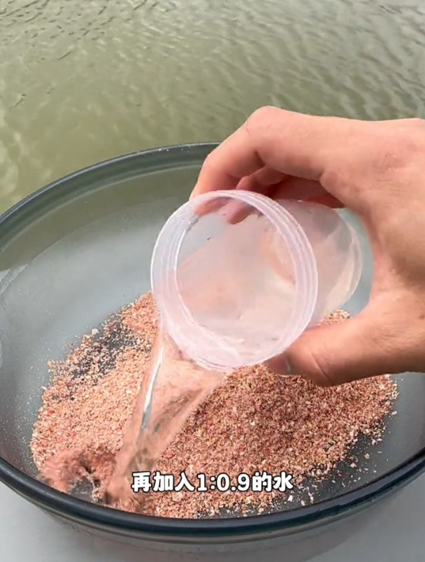 刘志强又出新品饵,据说比全能腥香上鱼还快,老钓友现场实测!