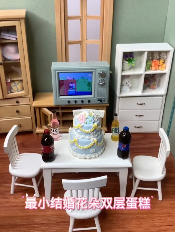迷你厨房最小花朵双层结婚蛋糕