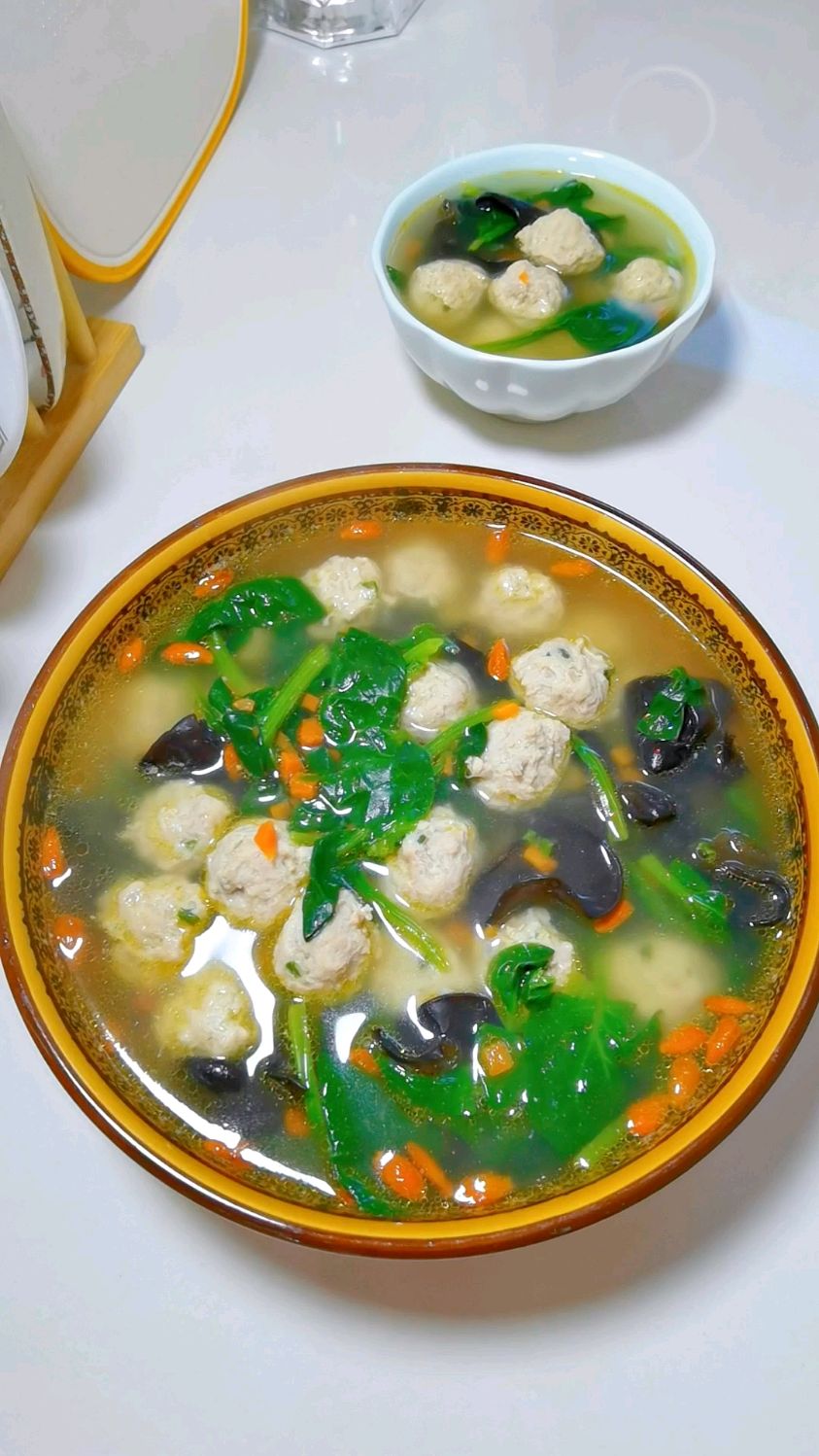 春天多喝汤,试试这个菠菜肉丸汤,软嫩鲜香,全家都喜欢