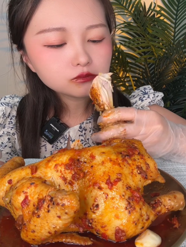 吃个大滋补蒸鸡!