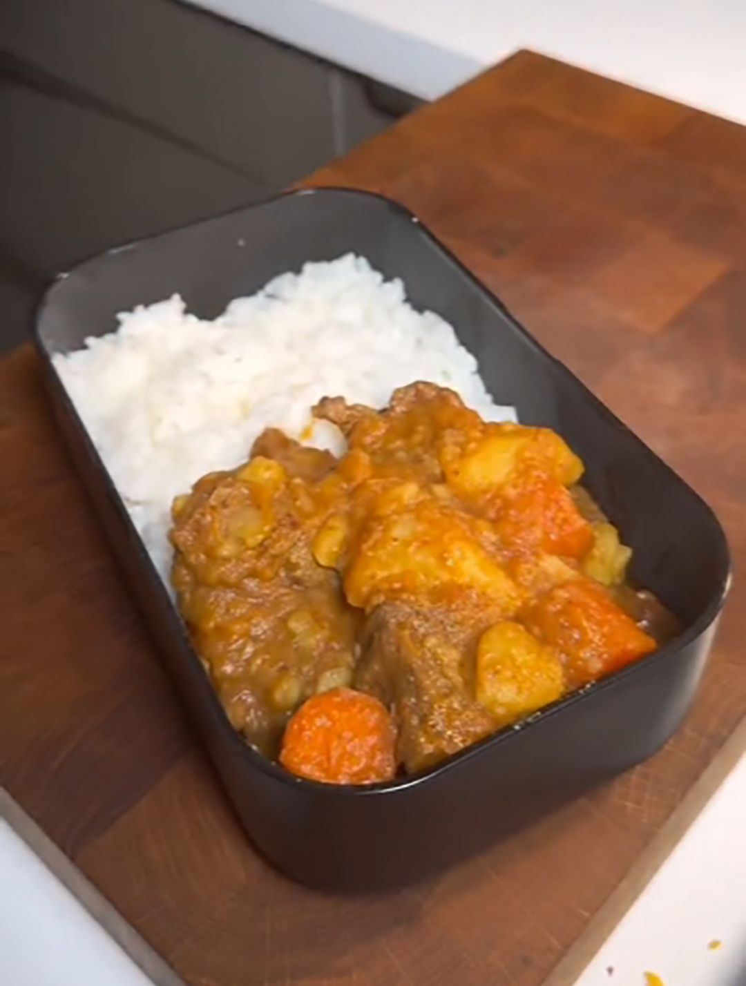 日式咖喱牛肉:口感鲜嫩多汁,一口下去满满满足感!