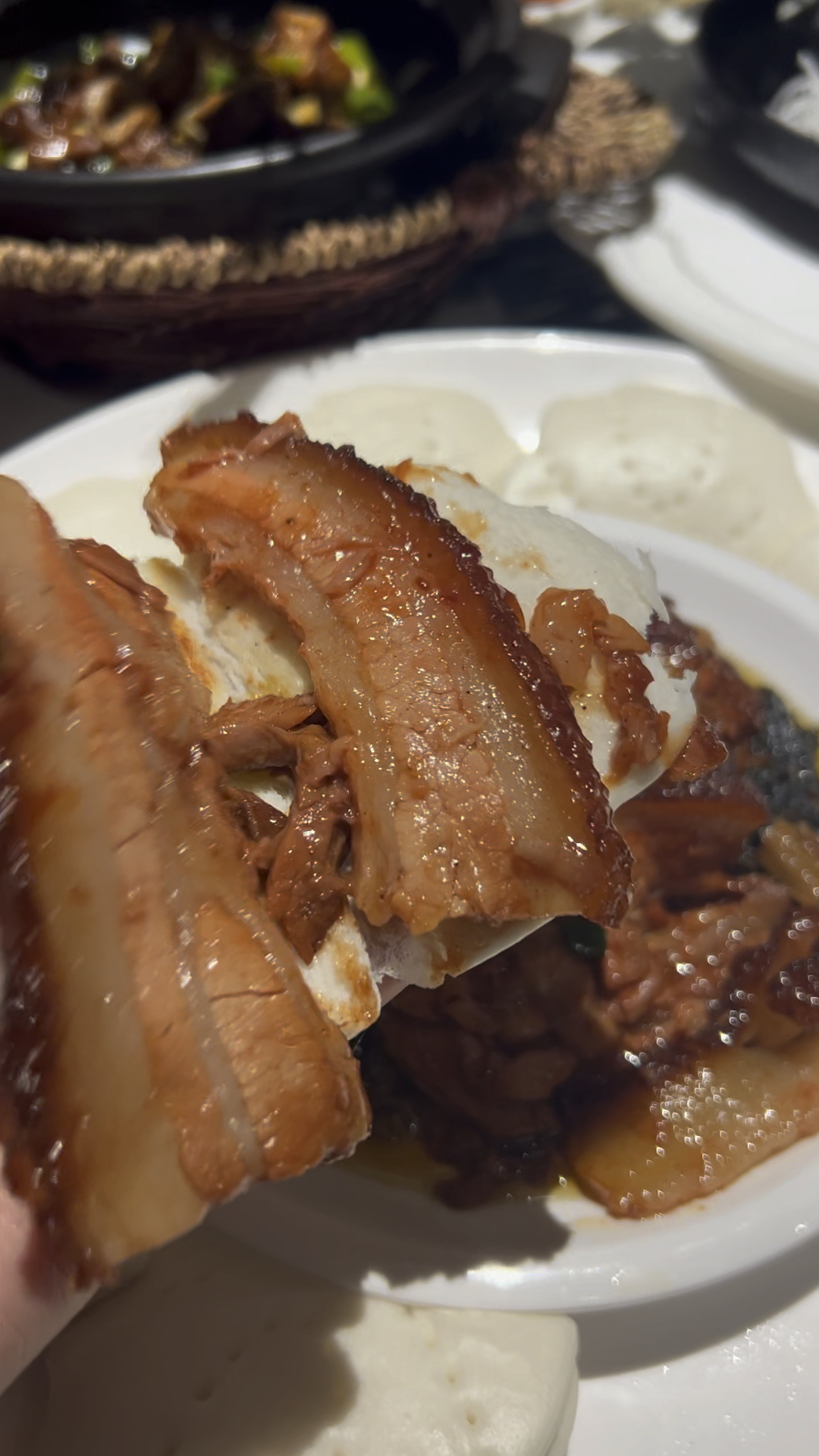 在郑州 梅菜扣肉夹馍一吃一个不吱声!香而不腻,你能吃几个!