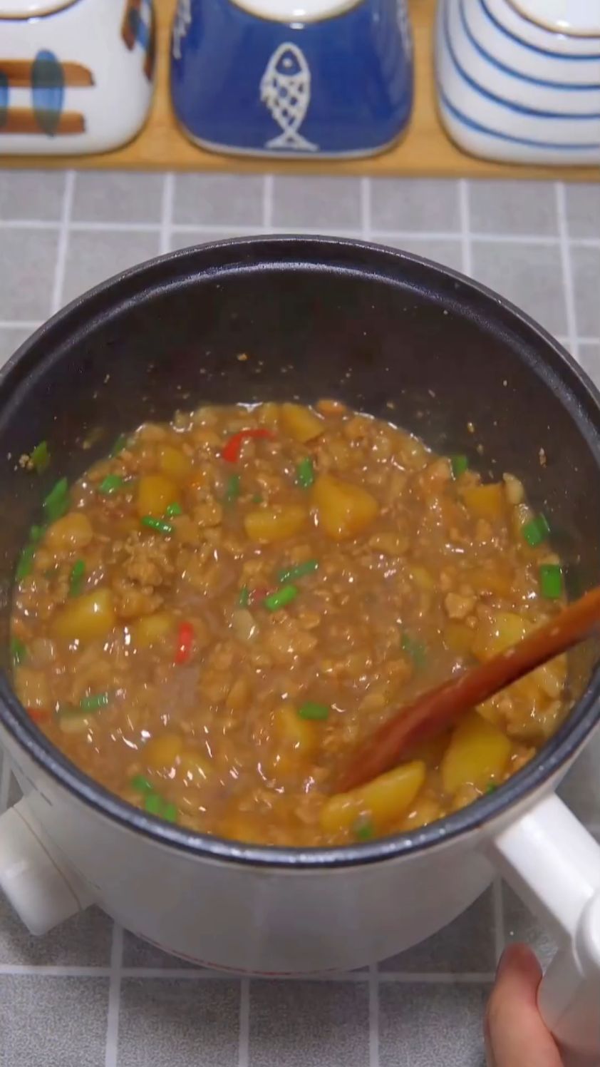 土豆肉末拌面这样做