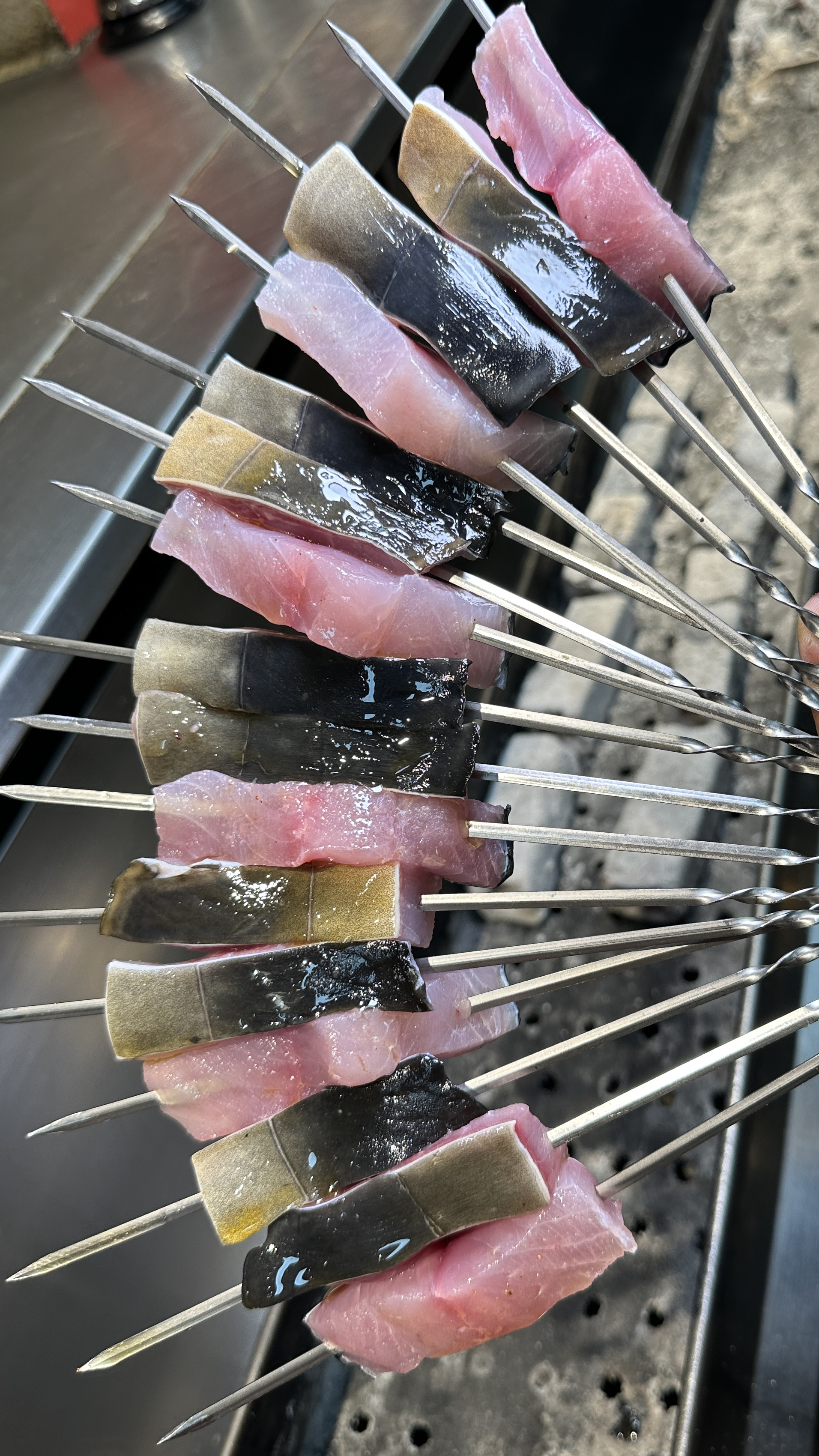 烧烤店的特色菜品香辣烤鱼