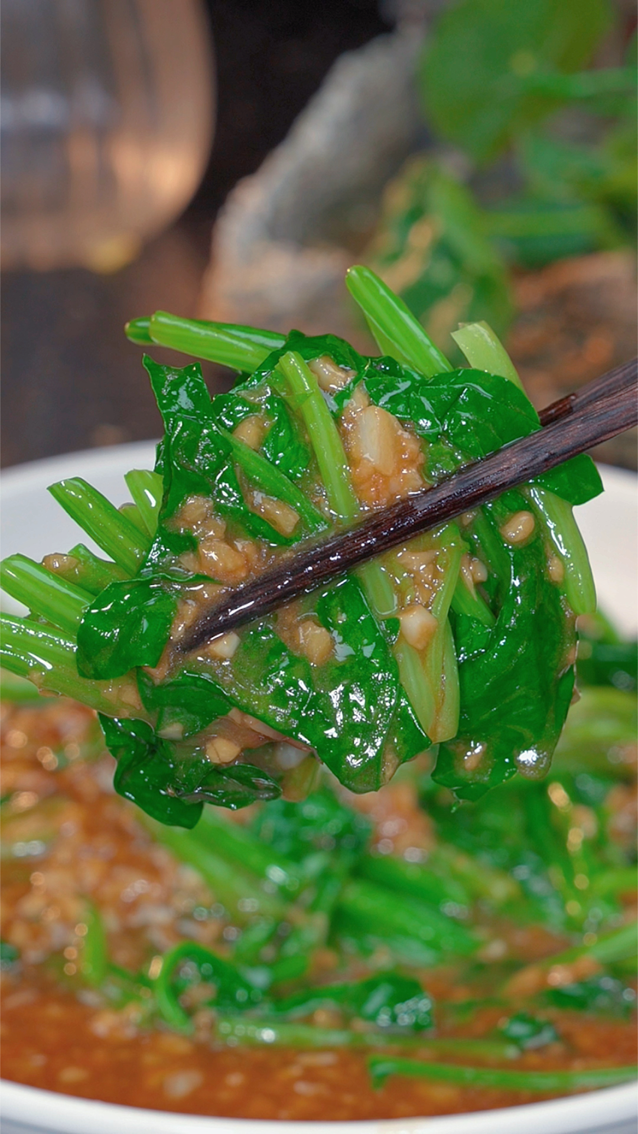 菠菜不要总是炒着吃了,可以试试这个蒜蓉的做法