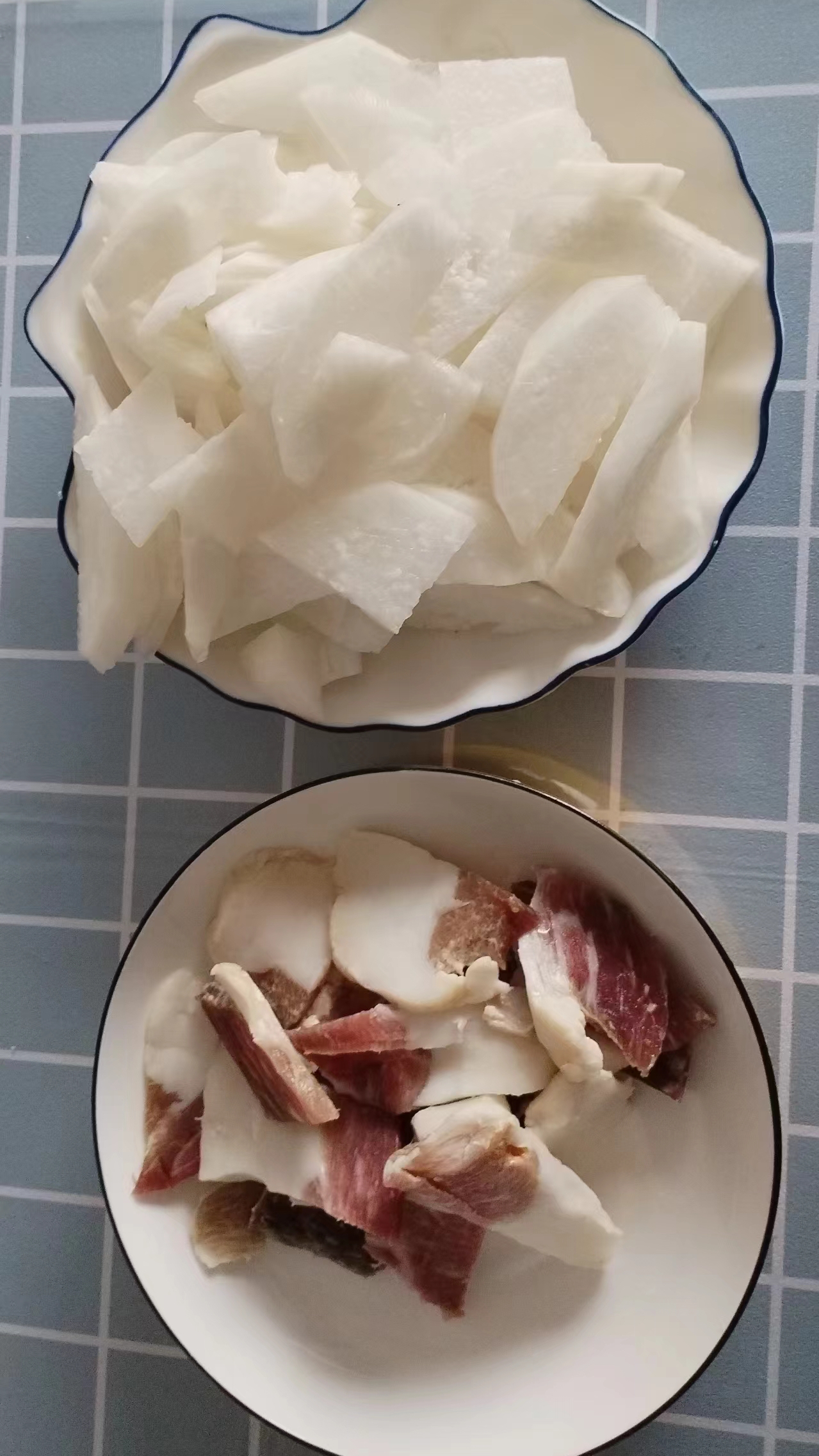 美味的腊肉炒白萝卜