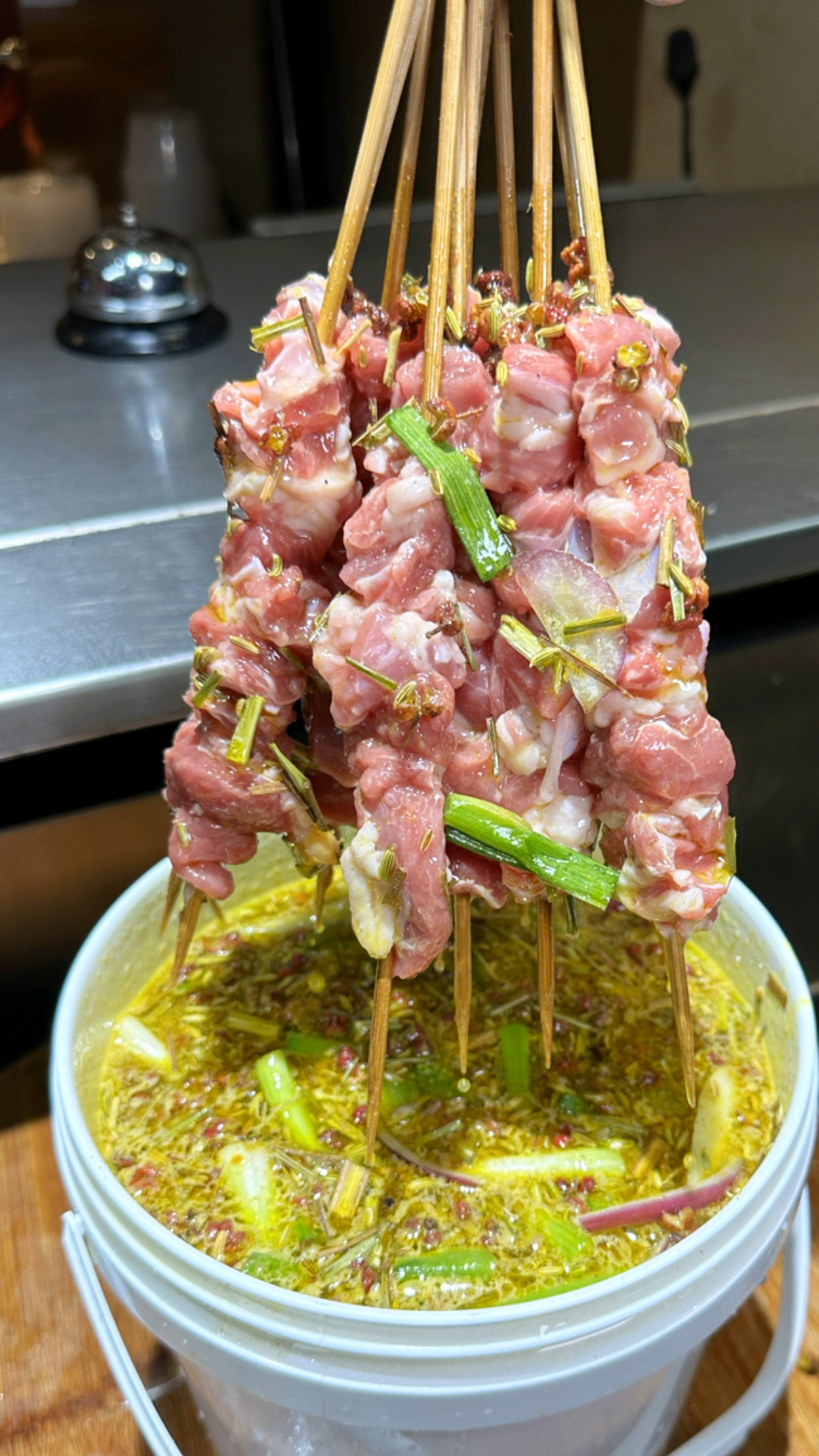 烧烤店特色菜盐水羊肉