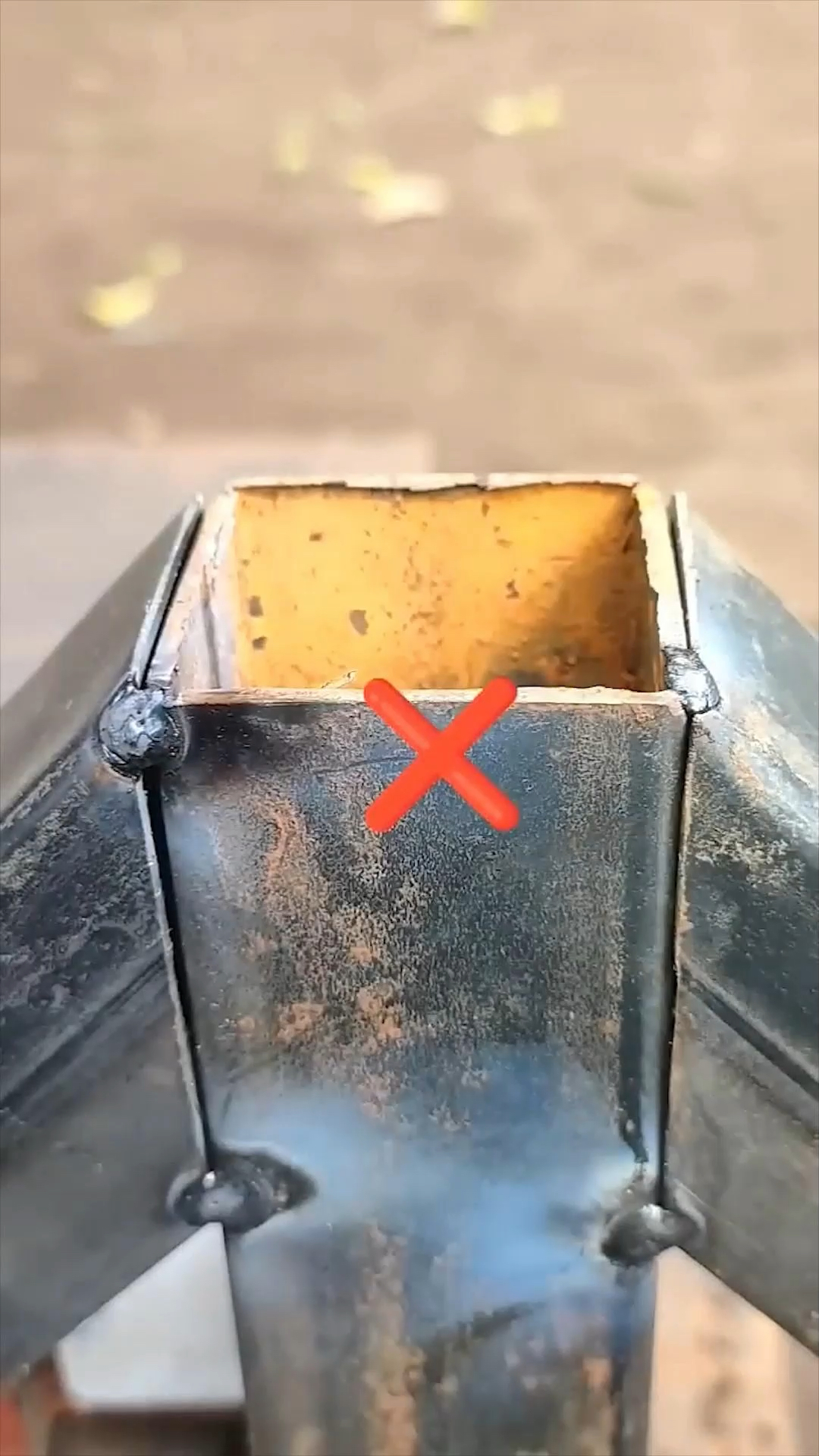 用方形角铁焊接箭头式支架,嵌入式焊接更牢固