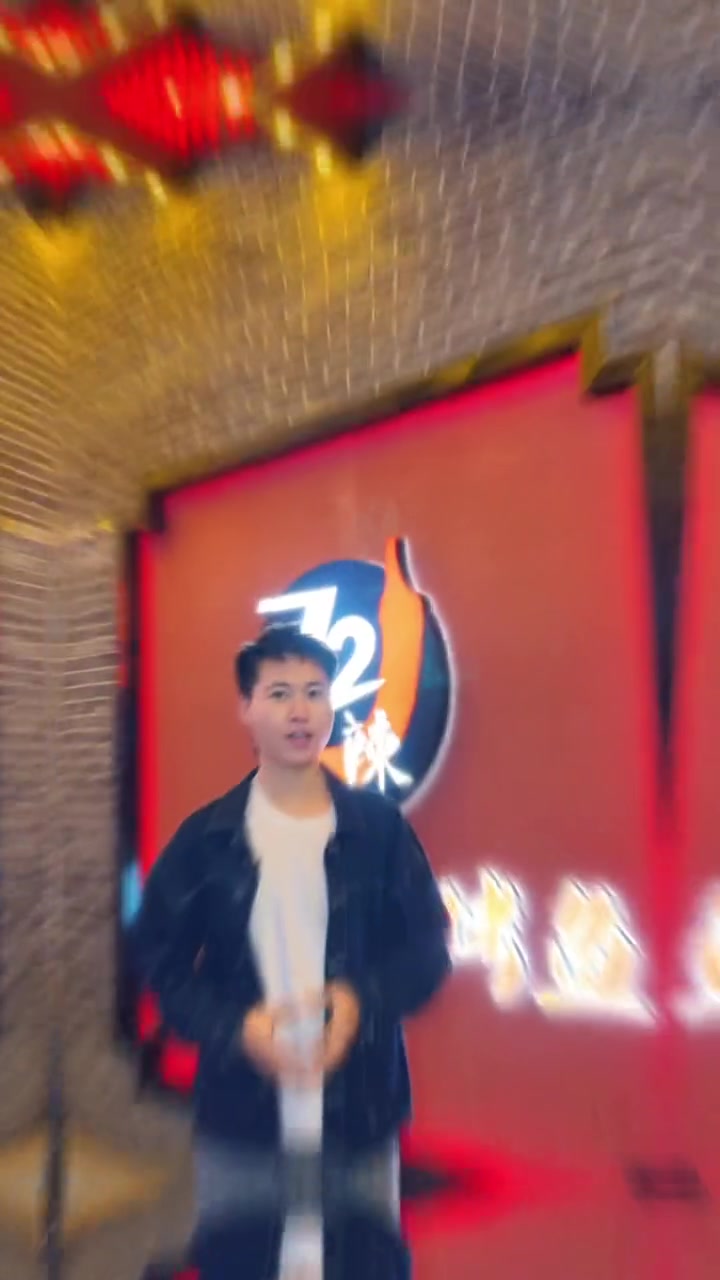 在中正天街,189吃三人活鱼现烤双椒烤鱼他家的烤鱼味道是真不