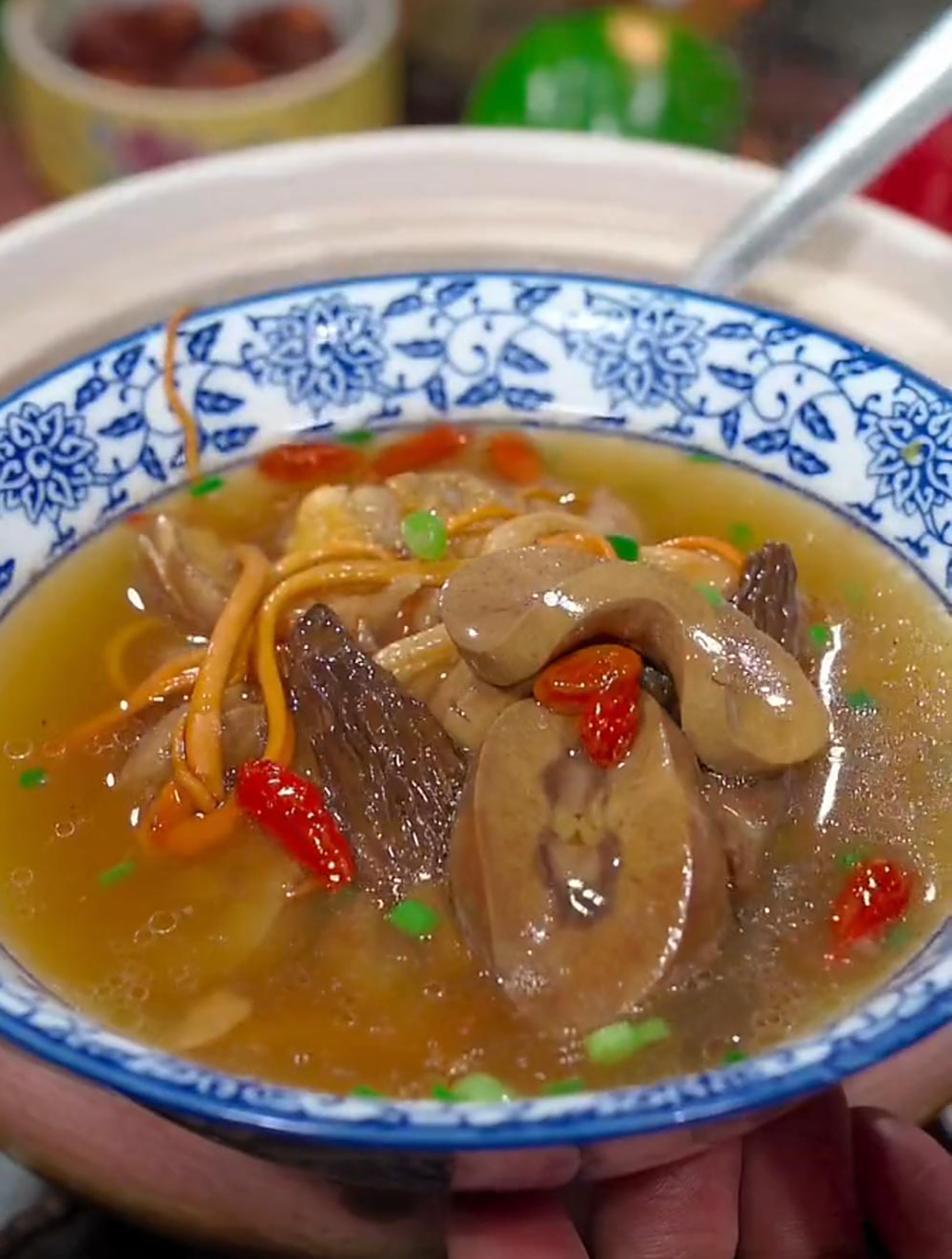 很多做不好猪腰汤,它可是广东菜里的一道名汤,今天分享给你们