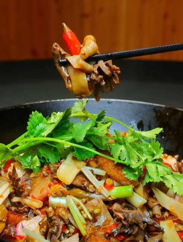 今天做一道重庆地标名菜黔江鸡杂,好吃又下饭