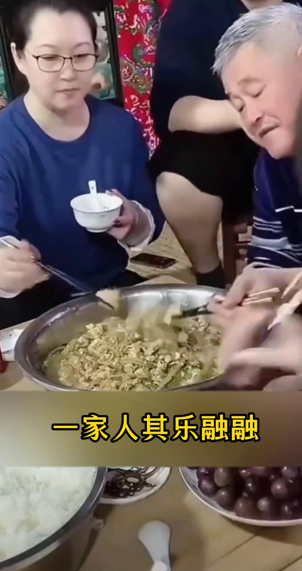 赵本山家庭聚餐现场曝光!喜剧巨星的温馨时刻
