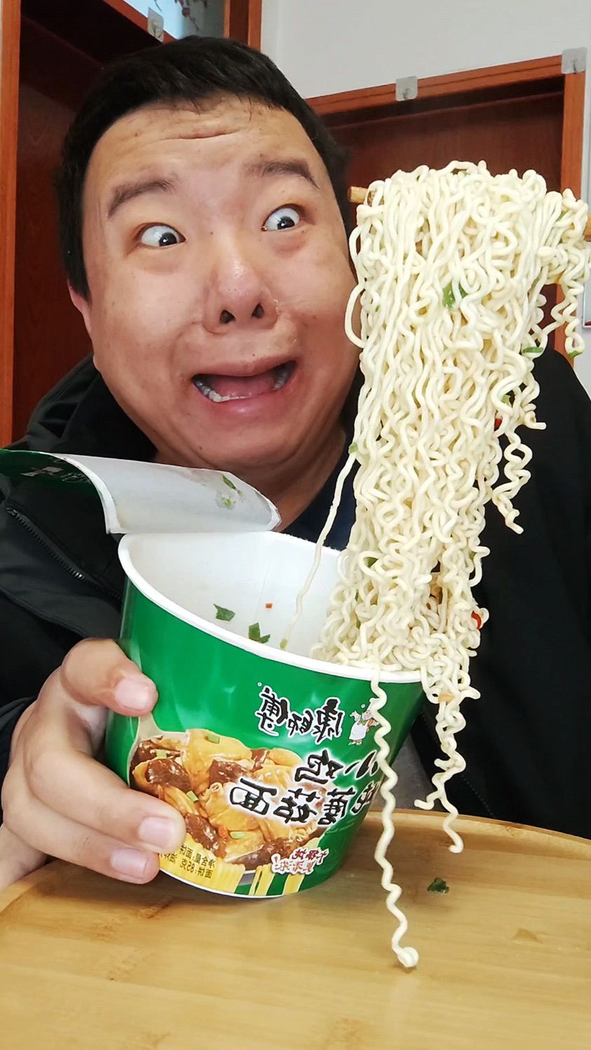小鸡炖蘑菇泡面小味嘎嘎香