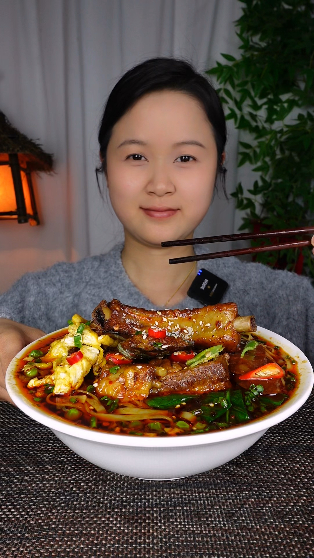 排骨香辣面,真的巨好吃!太香了!!!#妈呀太香了 #农村美食