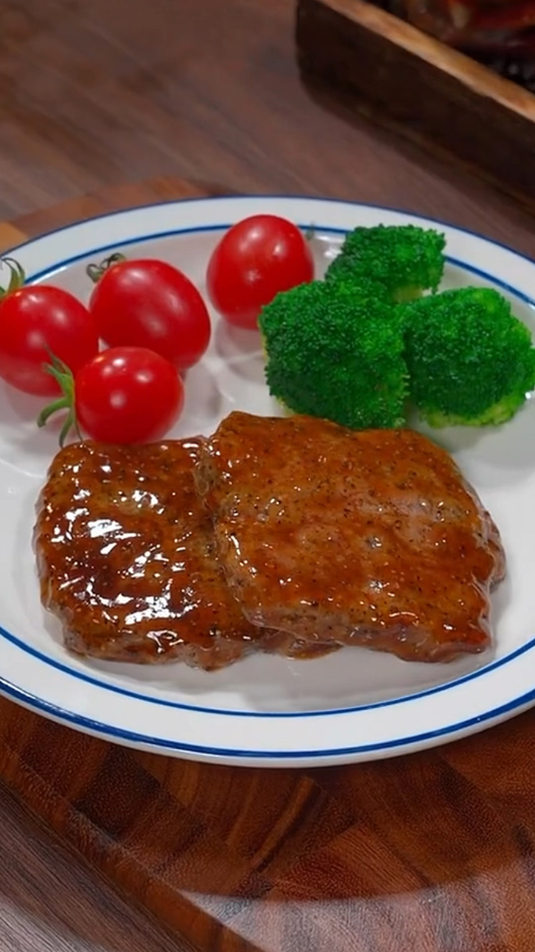 牛肉放进啤酒里泡一泡,做出来的牛排鲜嫩可口