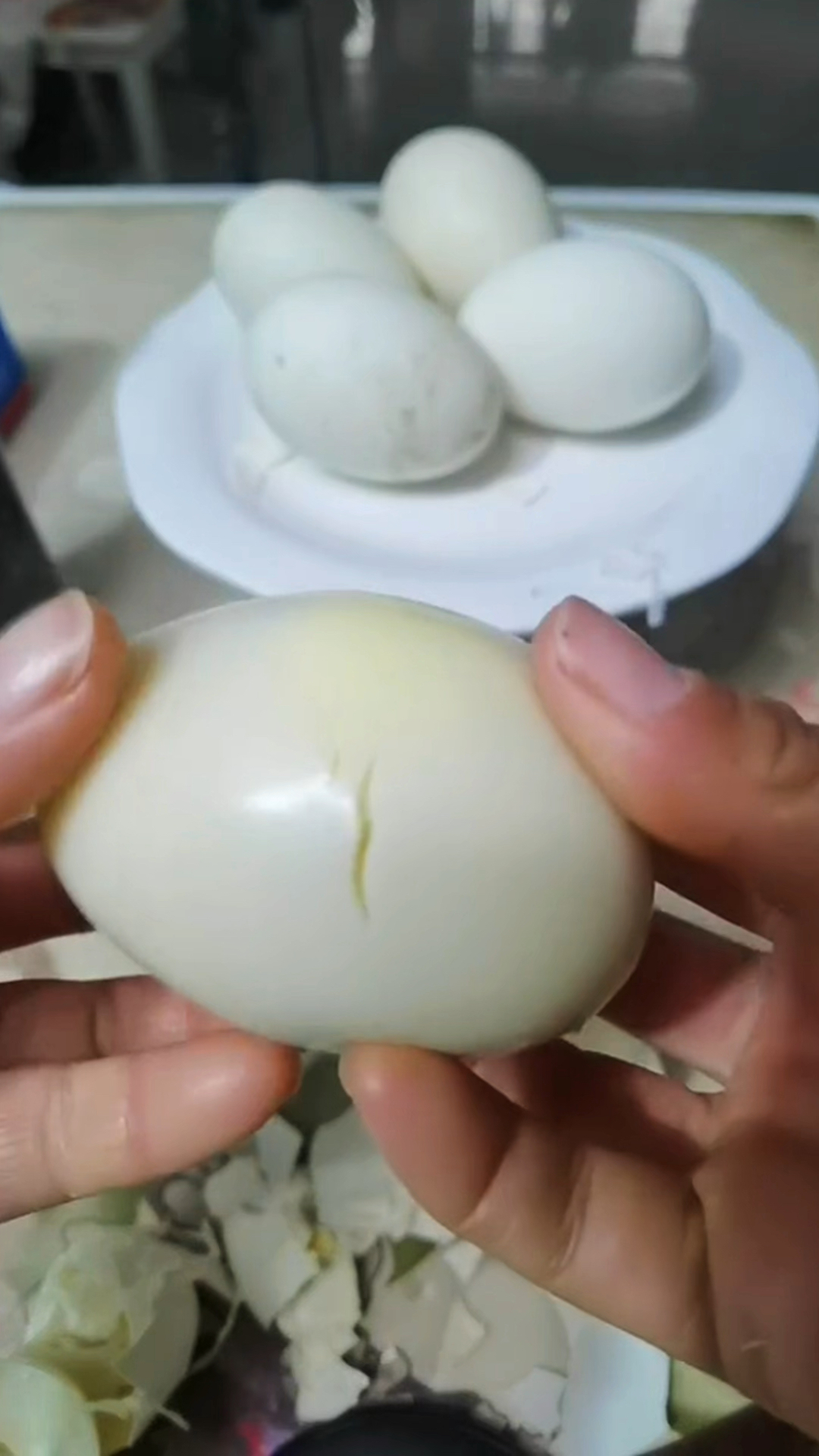 这大鹅蛋真有食欲