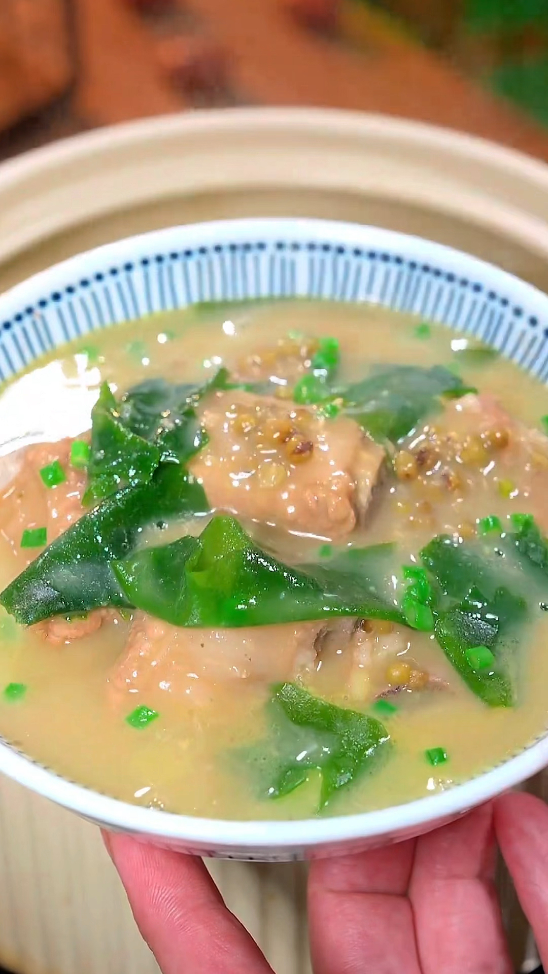 天气变热可以经常给家人炖这个绿豆排骨汤