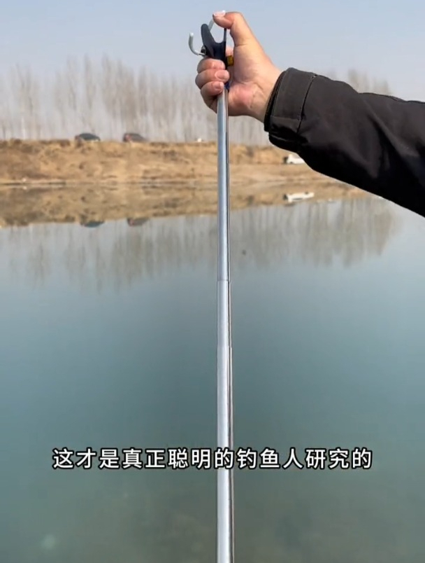 钓鱼想解放双手,鱼竿支架并非越贵越好,关键看这几点!