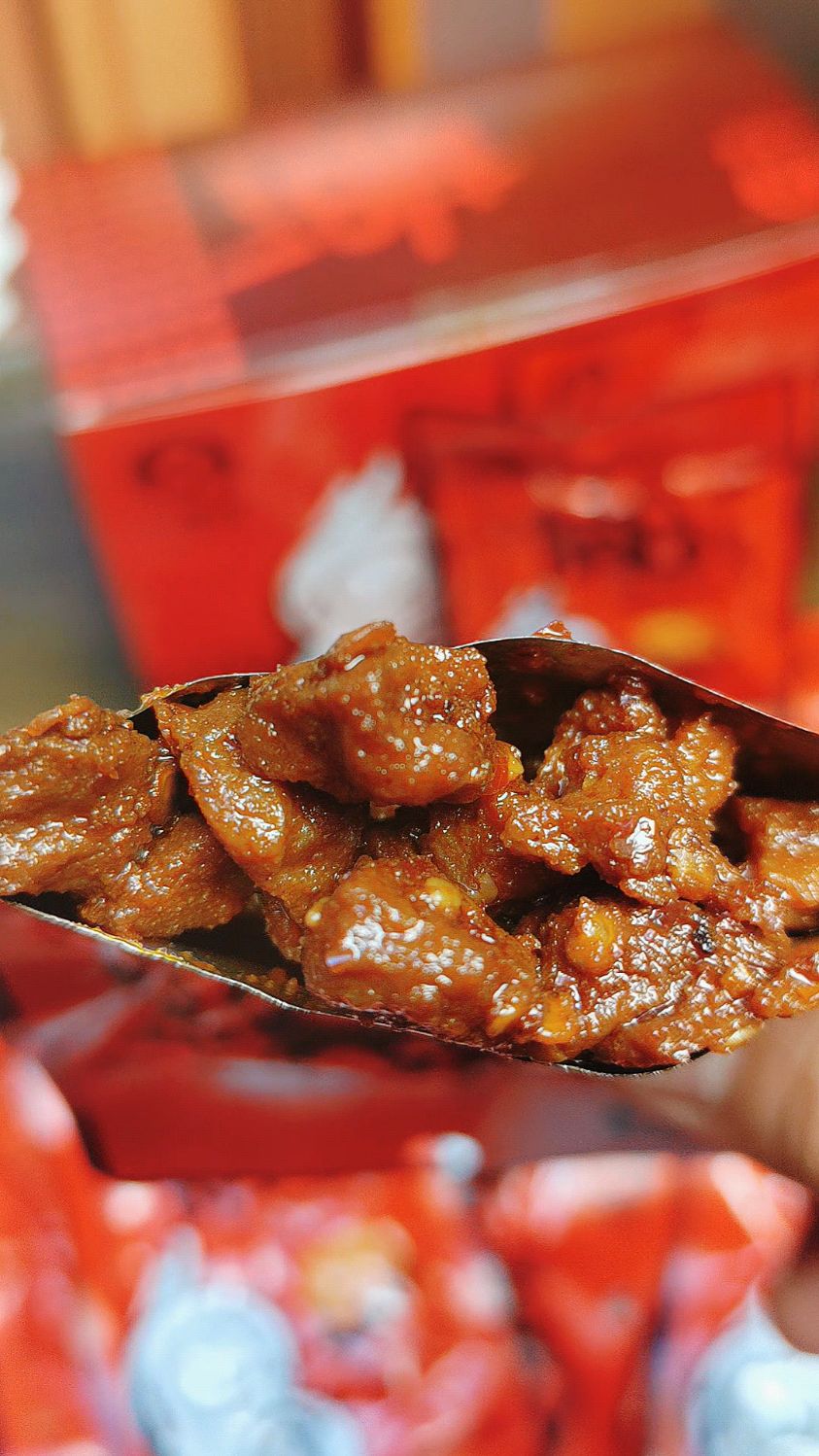 陕西延安甘泉老品牌八千里的豆腐干,萌8小豆干的包装更适合年轻人