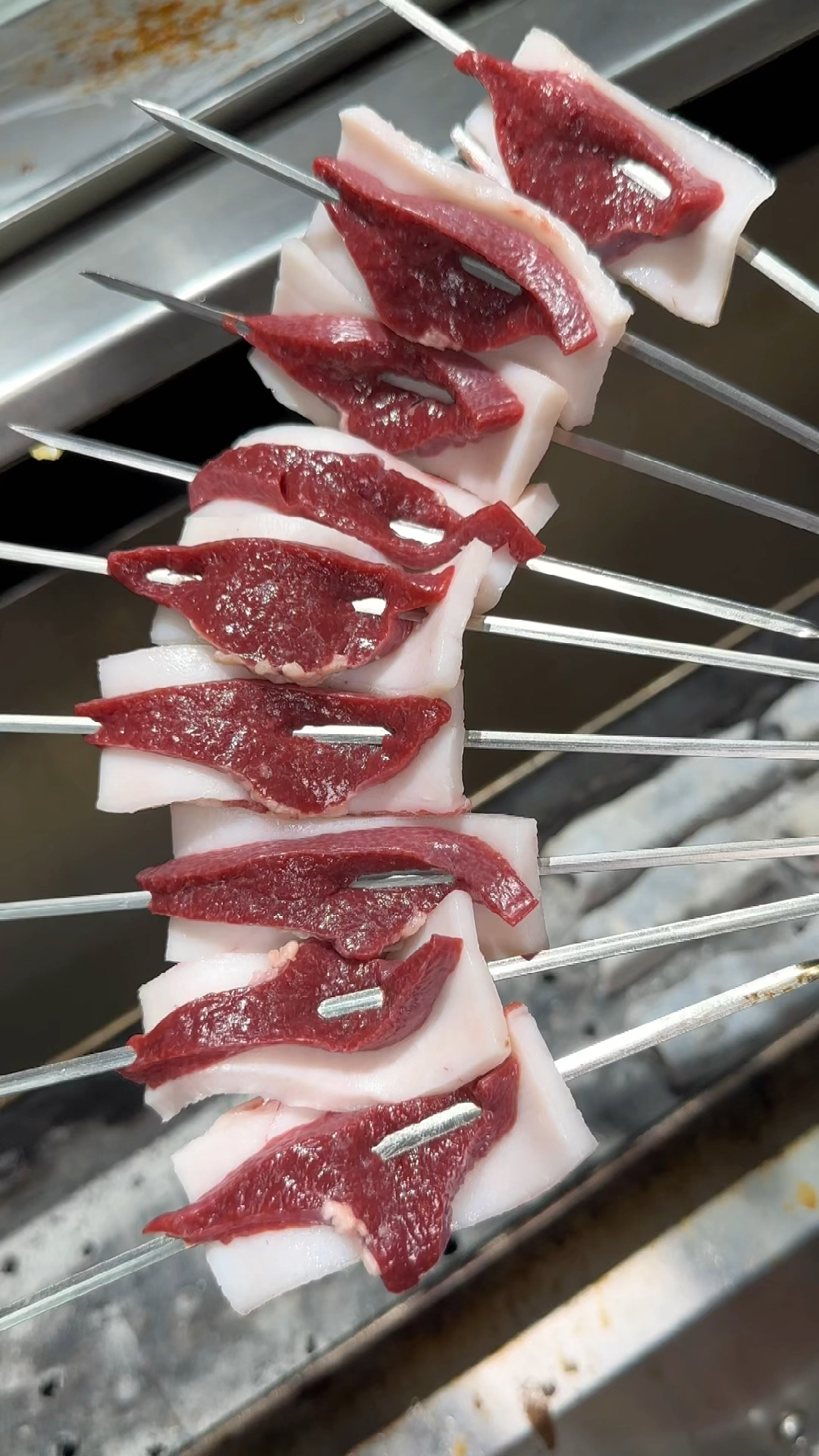 烧烤店的特色菜品雪里一点红
