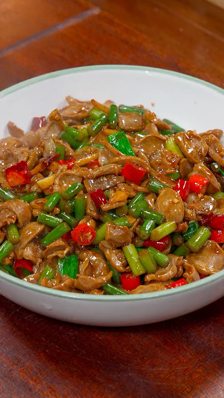 以后不知道吃什么下饭菜时,你一定要试试这道酸辣鸡胗