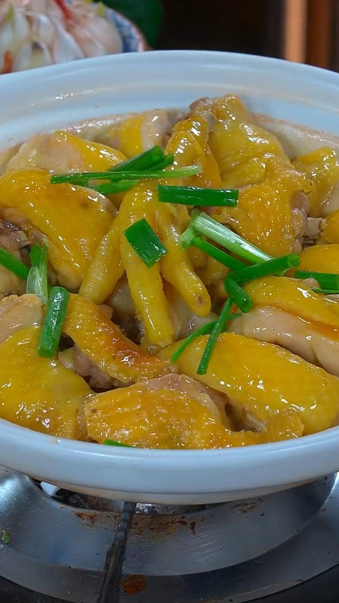 自己在家不加一滴水,就能做出来的砂锅焗鸡,咸香入味