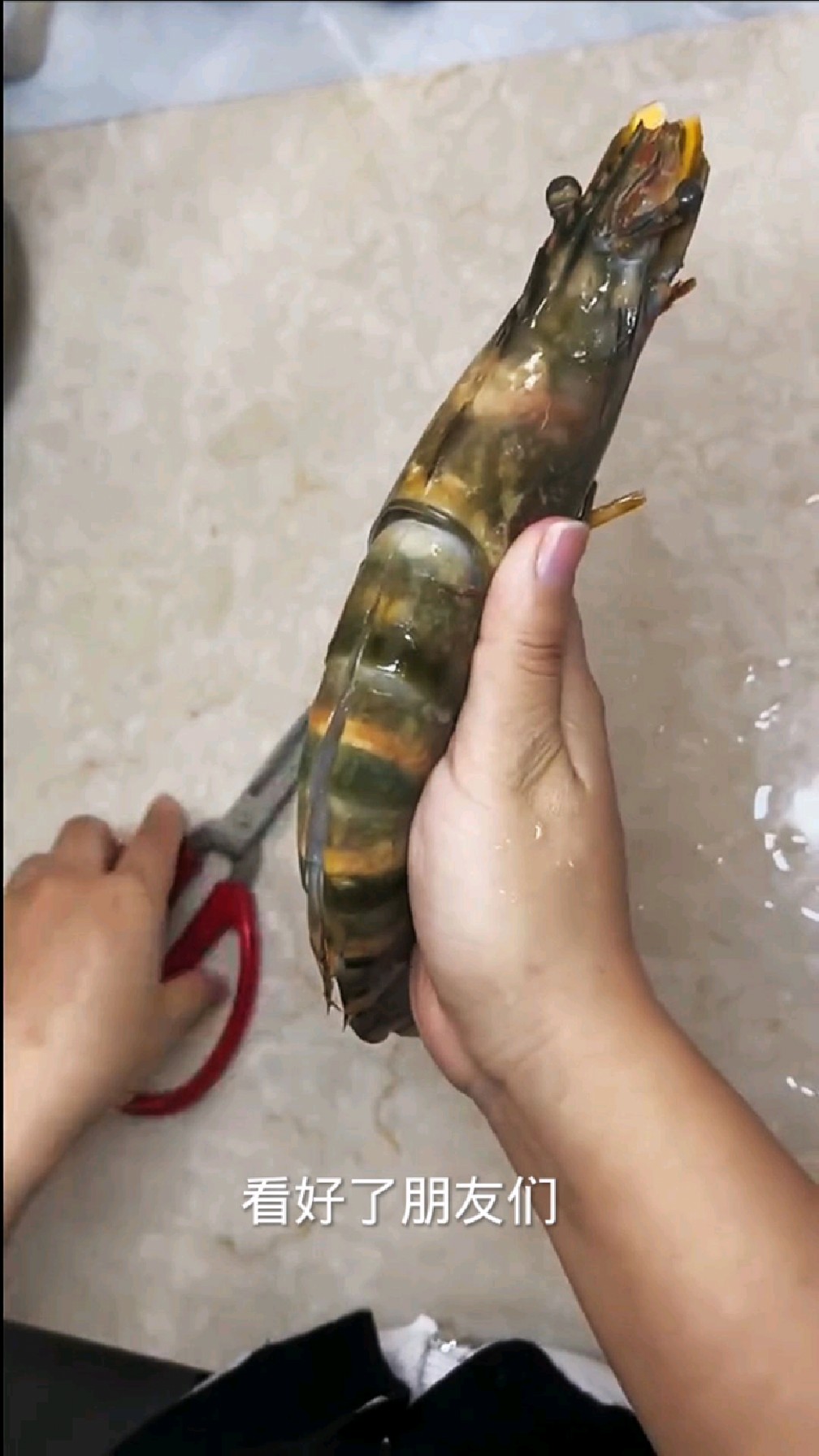 黑虎虾个头大是如何去除虾线的