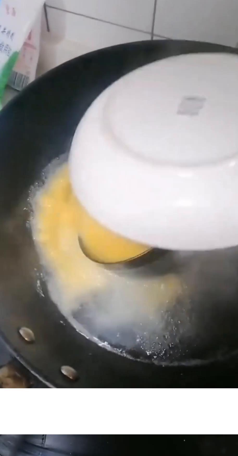 结果水蒸蛋成了水煮蛋,这是什么操作?