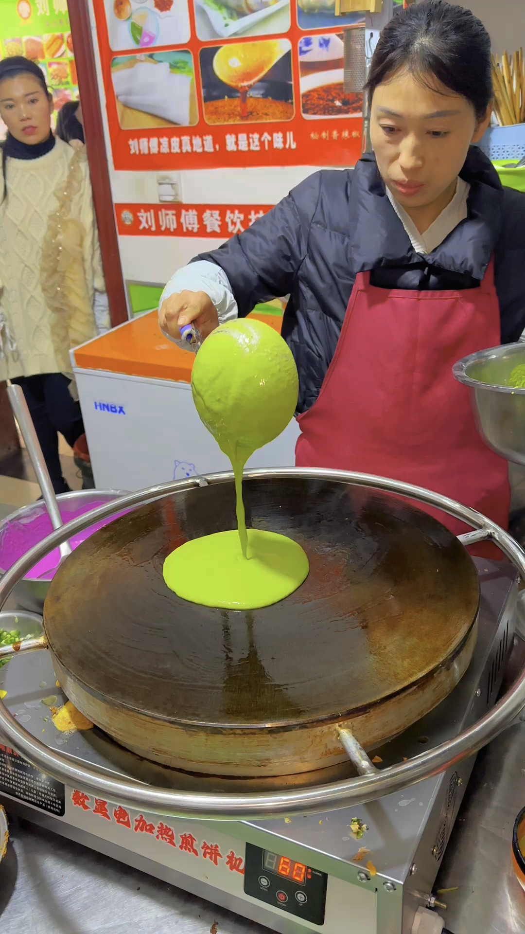 煎饼果子怎么做?濮阳小吃培训学校。