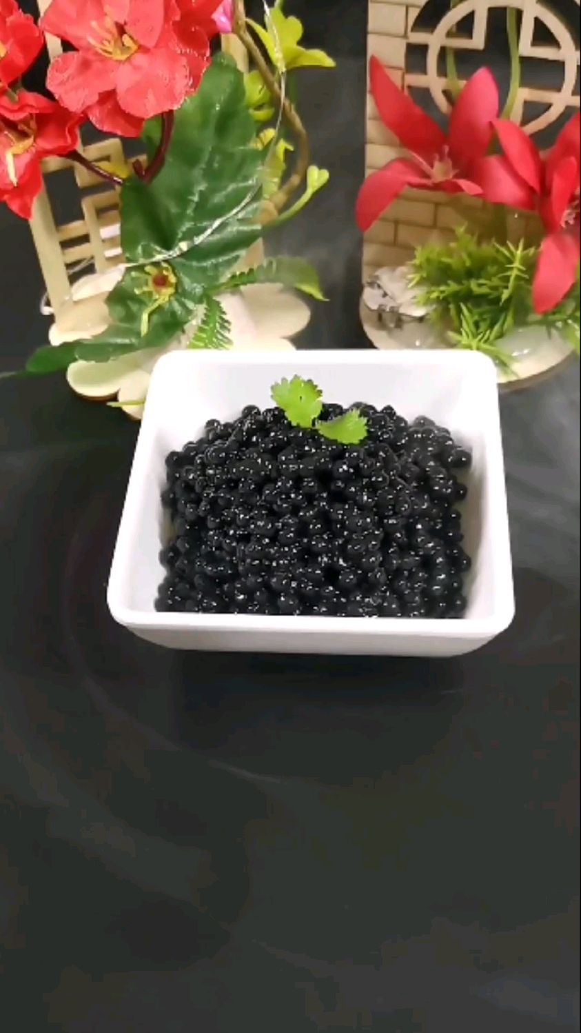 花上5元钱,你也可以制作出类似上千的鱼子酱,酒店摆盘装饰必备