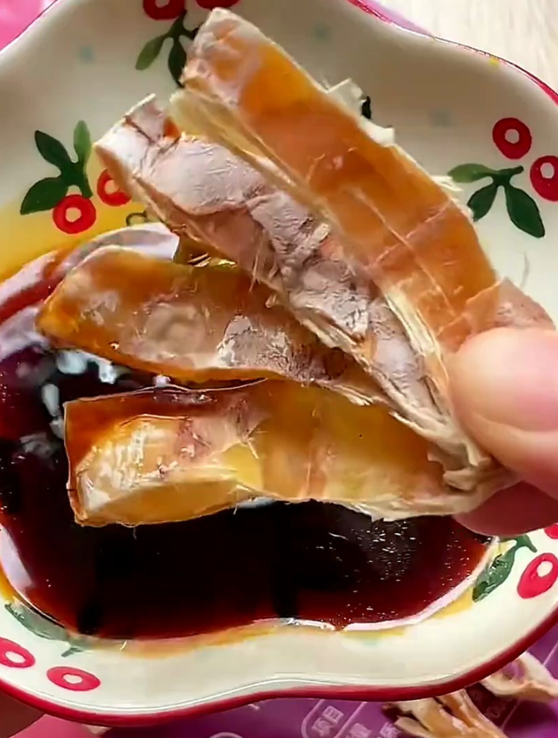 年度最爱的小零食 自带芥末和酱油的 炭烤小鱿鱼 鱿鱼干