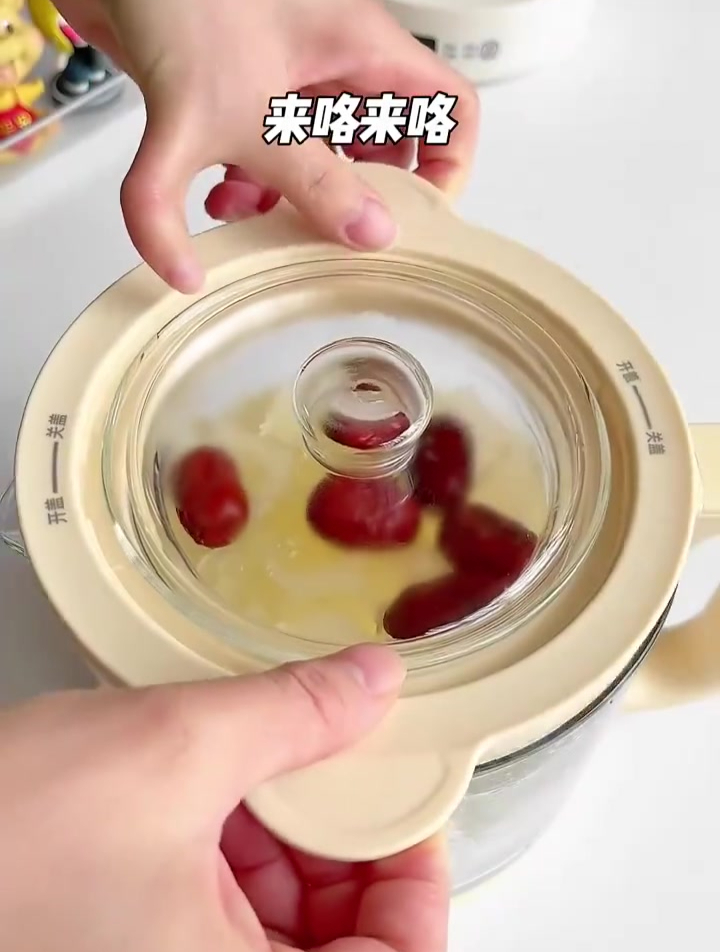 银耳红枣牛奶 建议女生多吃 美容养颜