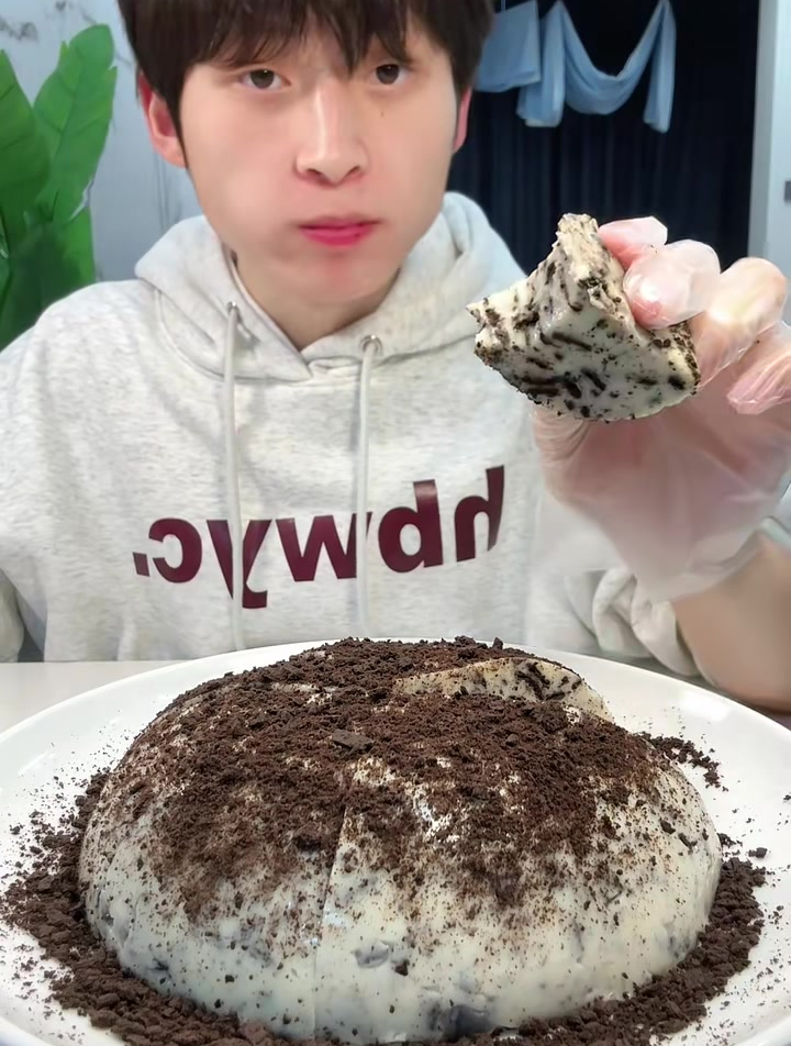 不用烤箱不用油,只需要三种简单材料,就能做家庭版奥利奥奶糕