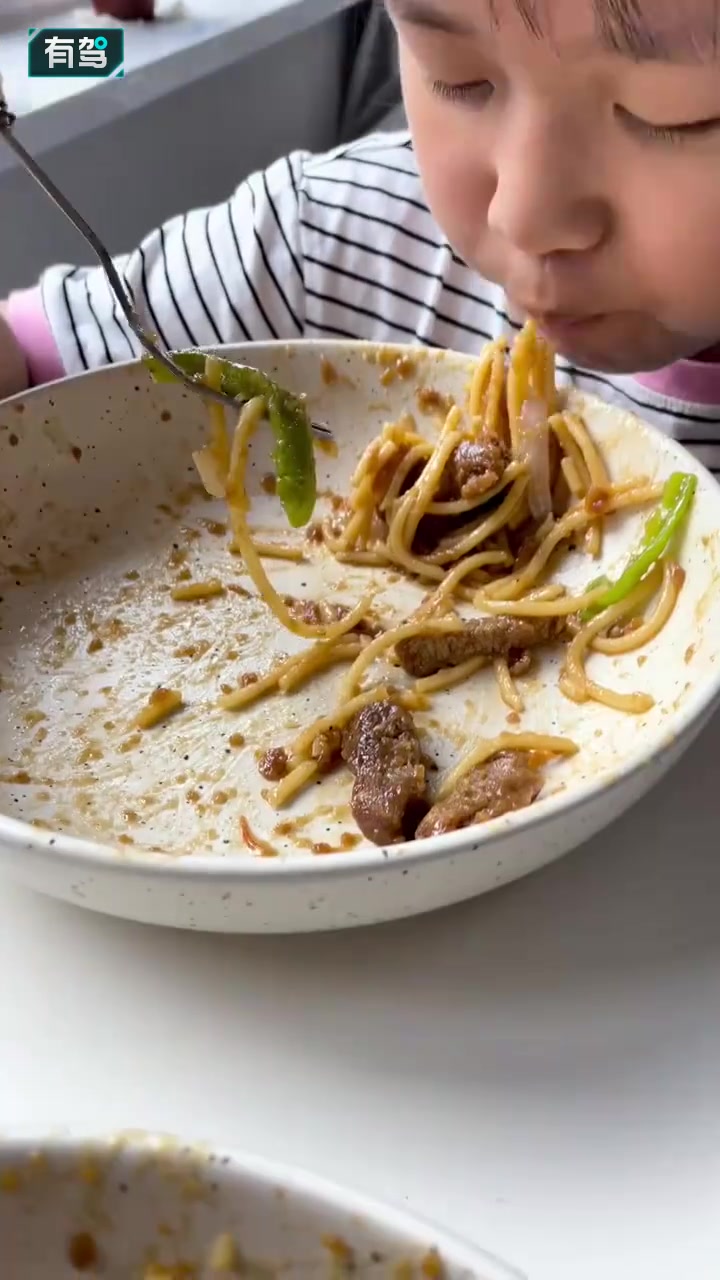 牛肉炒意面火龙果椰汁西米露