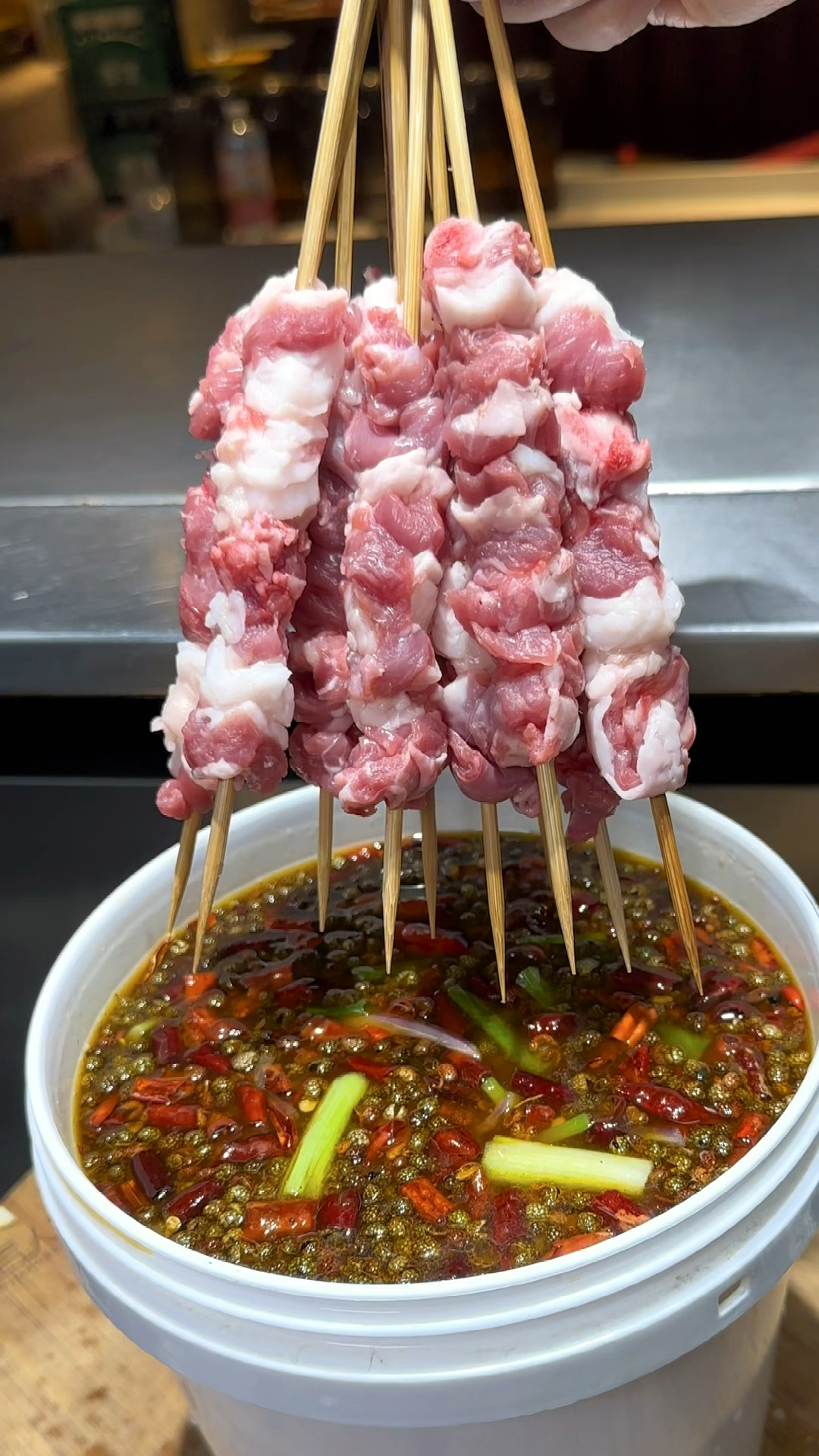 烧烤店的特色菜糊辣羊肉