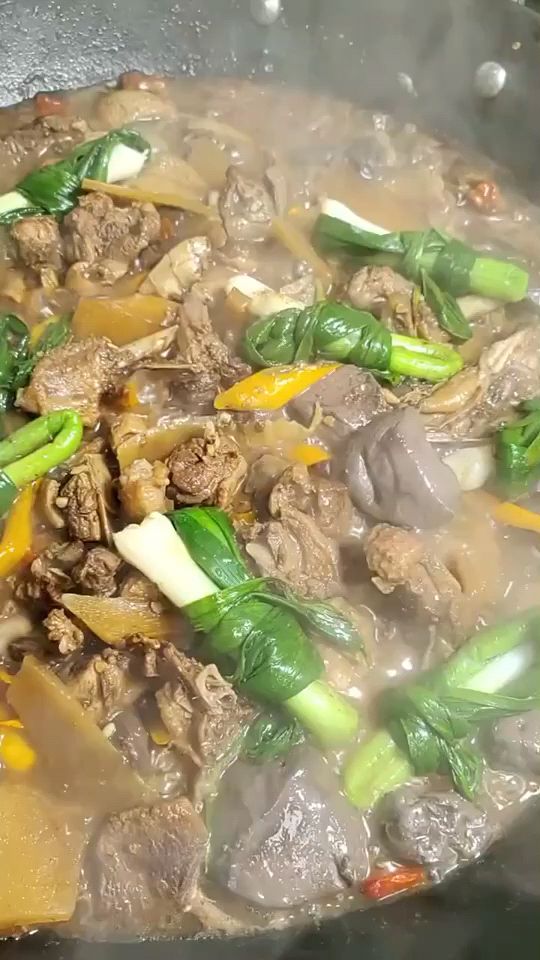舌尖上的春天,农家特色菜-酸笋焖鸭