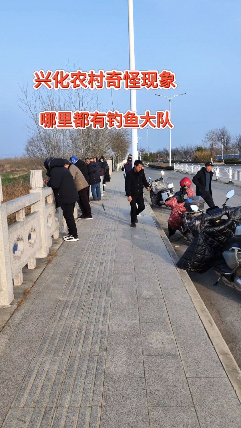江苏省兴化市,这里河流众多,每天钓鱼大队络绎不绝