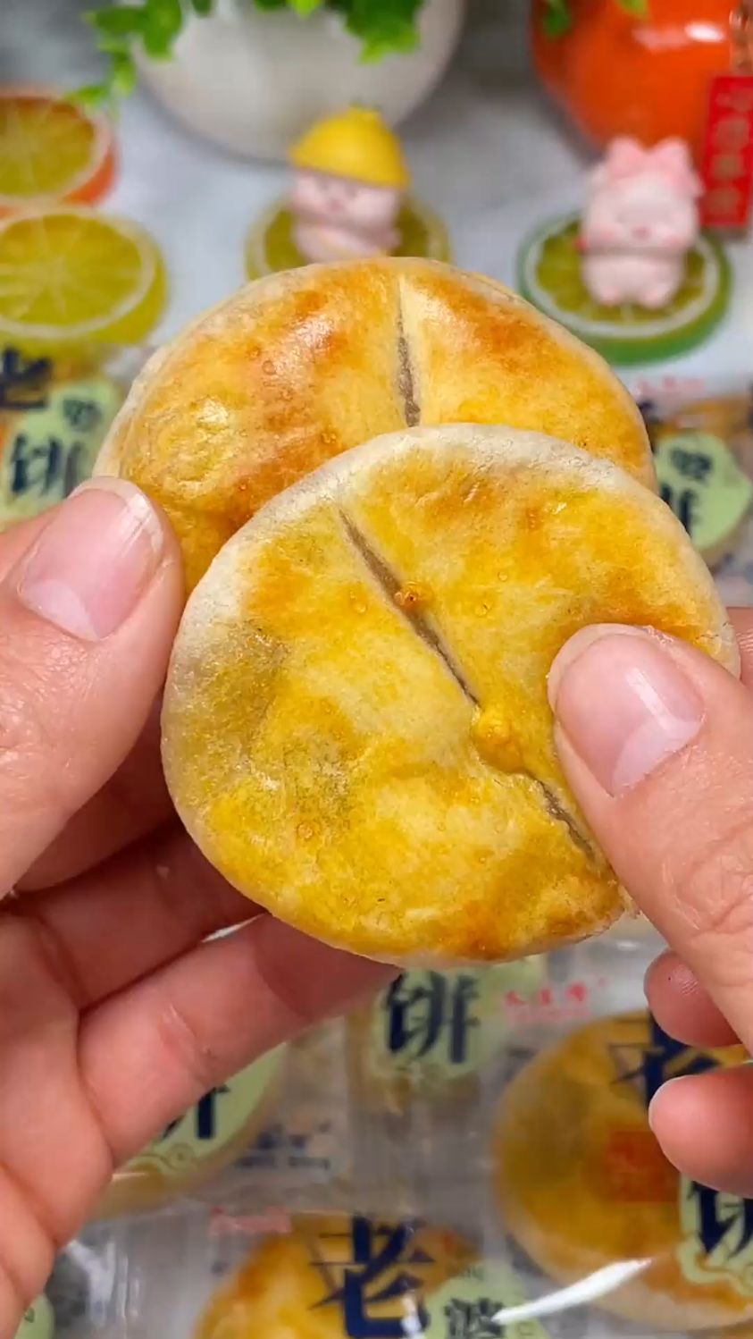 老婆饼#软糯香甜 #老婆饼 #口感特别好 #零食推荐 #老人小孩都爱吃