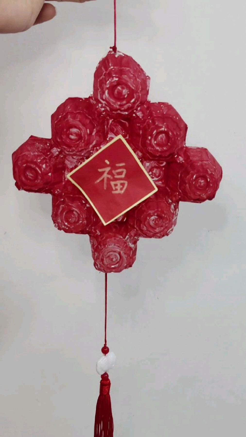 鸡蛋盒子做中国结挂饰,快来一起