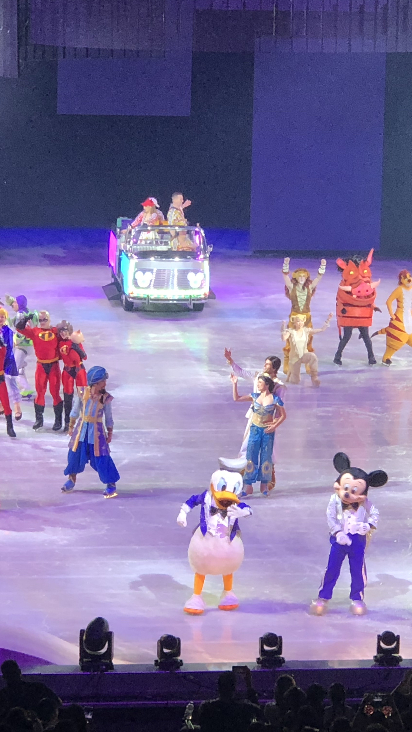 回味在新加坡欣赏冰上舞蹈米老鼠和唐老鸭