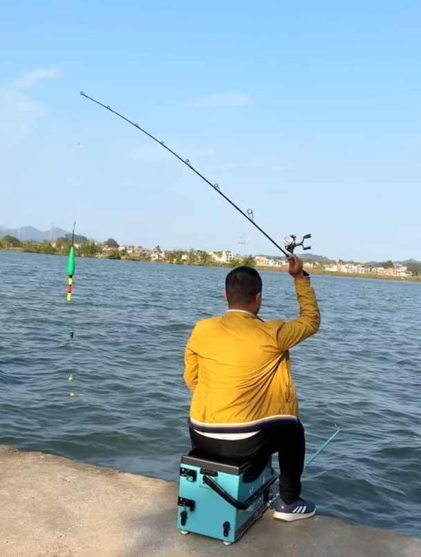 玩路滑线组和浮漂该怎么选?如何搭配使用?老钓友现场讲解!