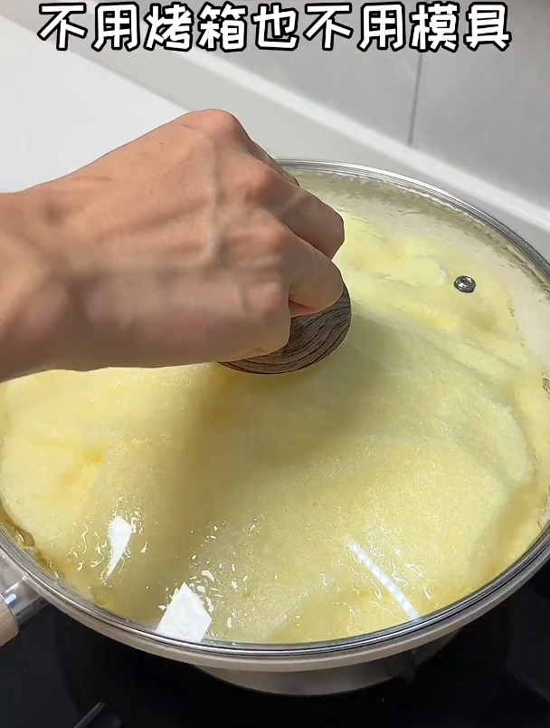 不用烤箱不用模具,只要一种材料就能做出家庭版舒芙蕾