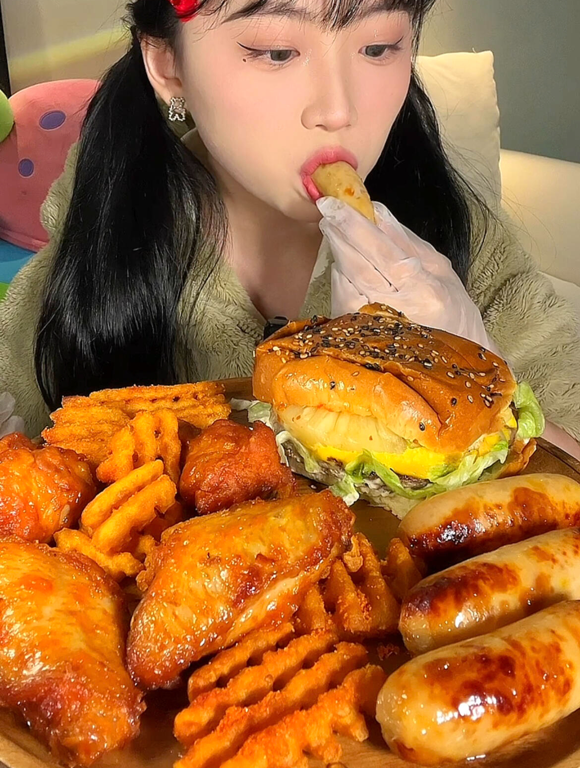一起吃牛肉汉堡+烤肠+烤鸡腿+薯格