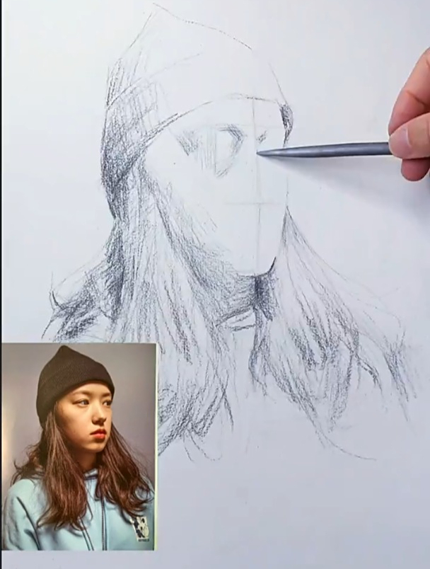 戴帽子的美女头像怎么画