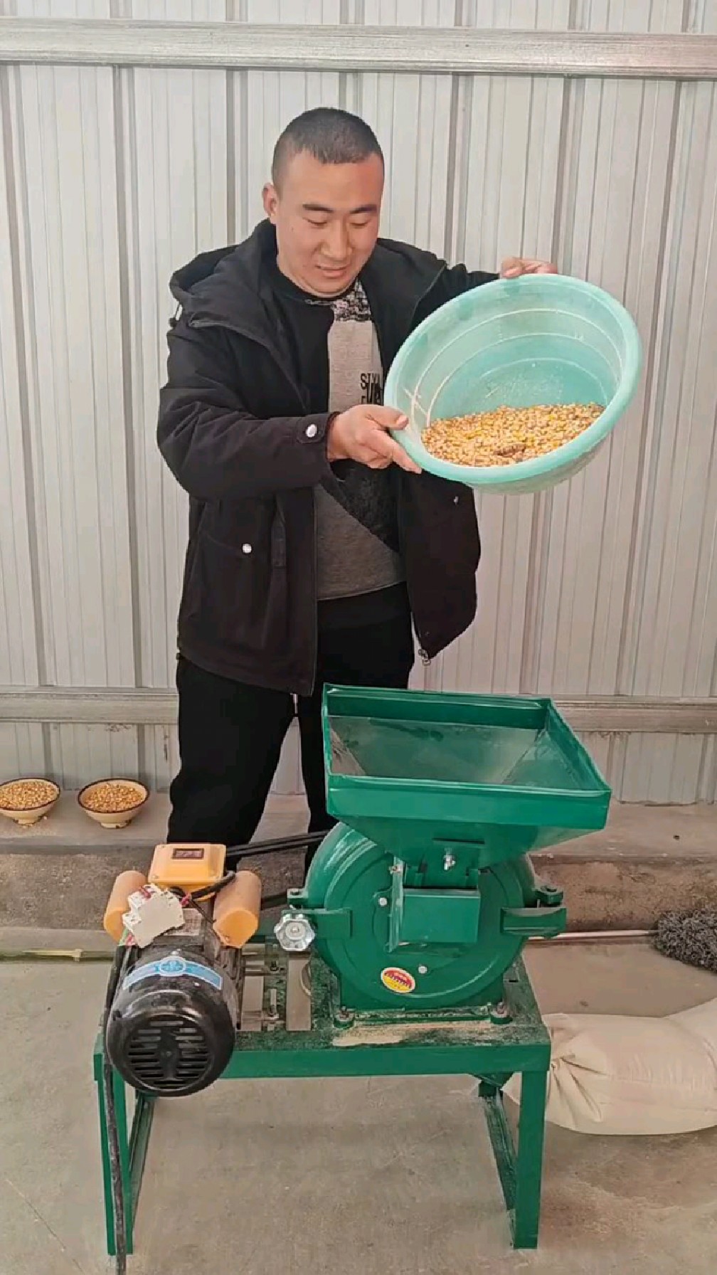 个人养殖超好用的小型粉碎机,两相电带动的饲料粉碎机