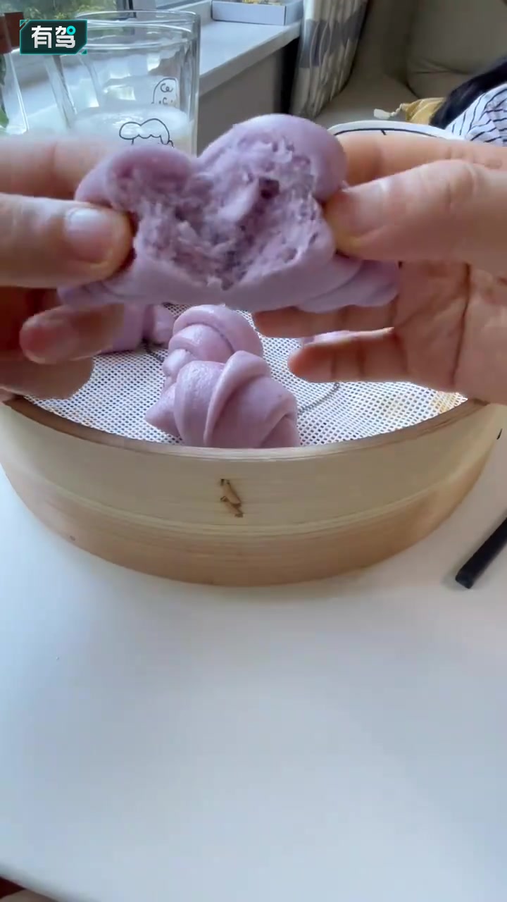 今天撸几个小“牛角”凉拌杂菜,紫薯牛角馒头